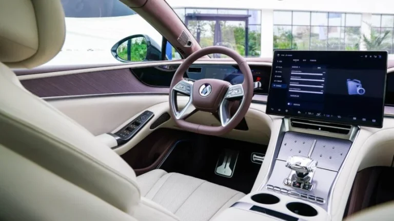Тисяча кілометрів без розетки: BYD готує електричний позашляховик, який ламає головний аргумент проти електромобілів