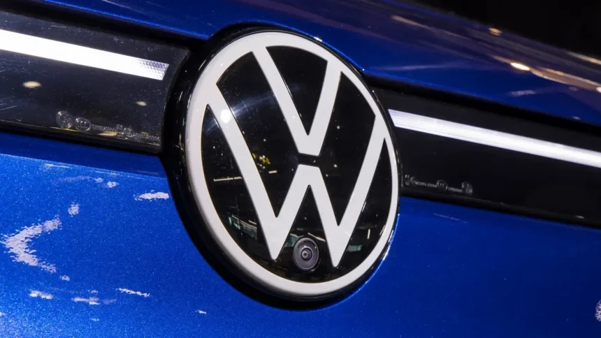 Volkswagen представив 5-метровий седан за ціною бюджетного кросовера: 755 км запасу ходу та швидка зарядка