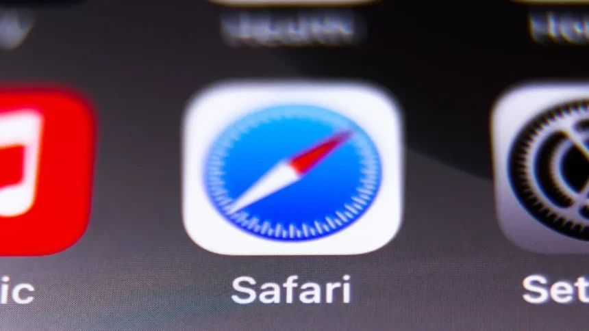 Плюс п’ять годин автономності без жодних налаштувань. Apple пояснила, чому варто перейти на Safari